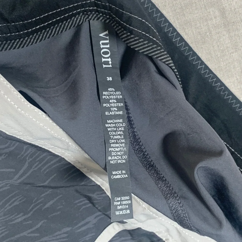 Vuori Board Shorts Mens 38 Charcoal Grey Excellent Abstract Print Swim Trunks